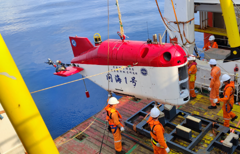 我国“问海 1 号”6000 米级自主遥控水下机器人正式交付